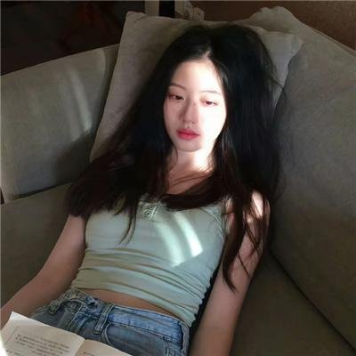 地板下的小矮人